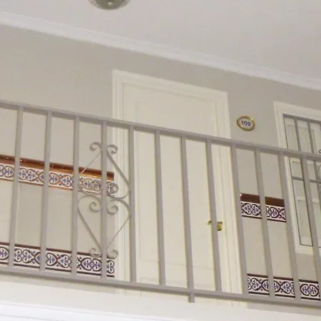 Gasthuis Le Petit Paris 3*