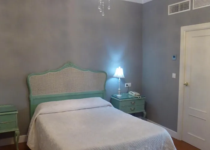 Πανσιόν Le Petit Paris 3*