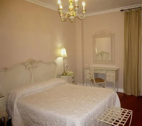 Le Petit Paris Πανσιόν 3*