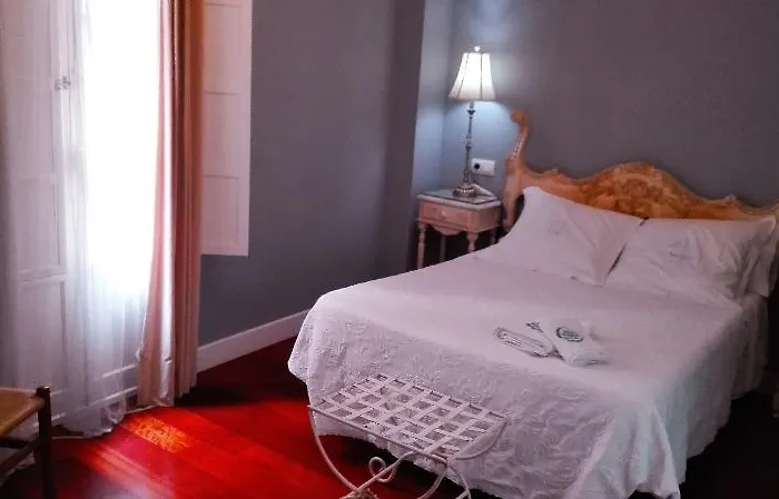 Le Petit Paris 3*