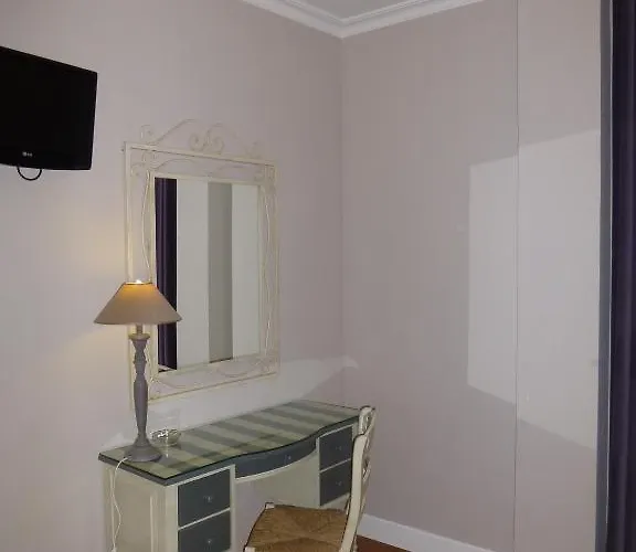 Πανσιόν Le Petit Paris 3*